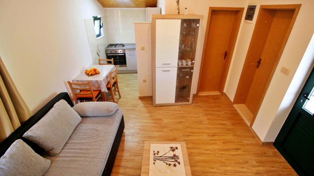 Holiday Home Jozo أوميس المظهر الخارجي الصورة