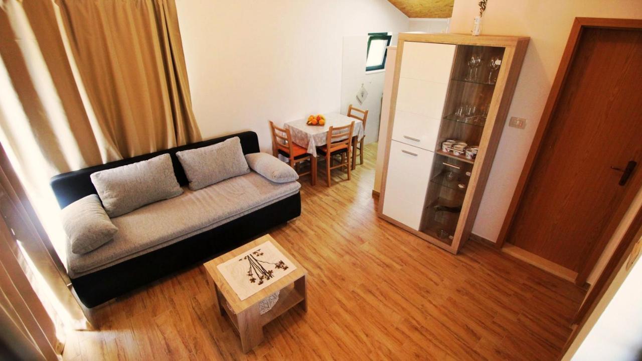 Holiday Home Jozo أوميس المظهر الخارجي الصورة