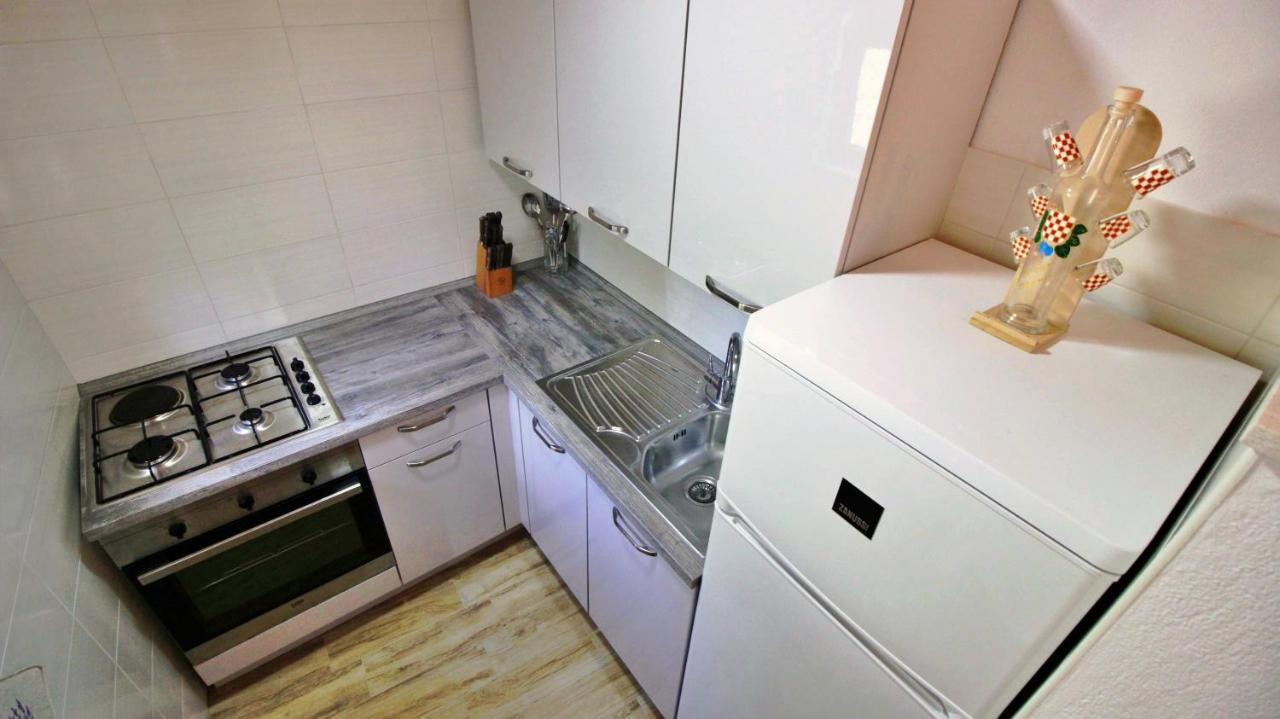 Holiday Home Jozo أوميس المظهر الخارجي الصورة