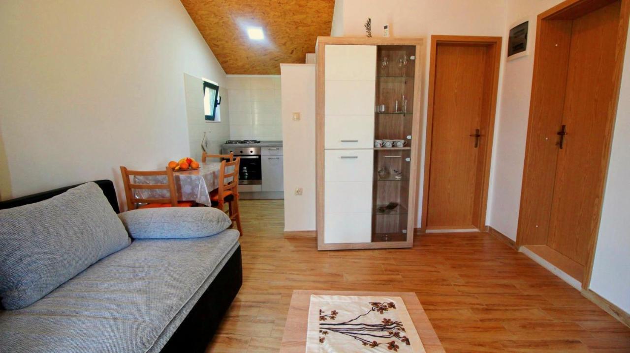 Holiday Home Jozo أوميس المظهر الخارجي الصورة