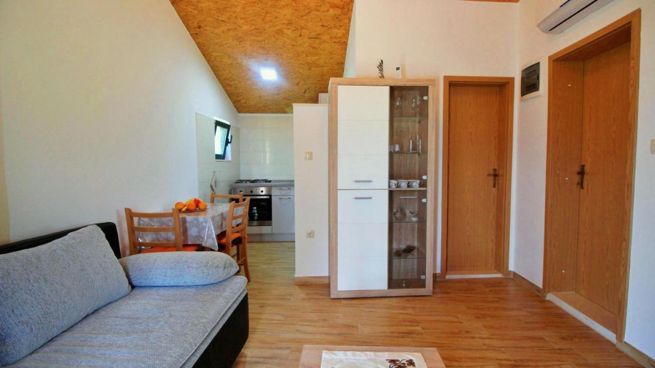 Holiday Home Jozo أوميس المظهر الخارجي الصورة