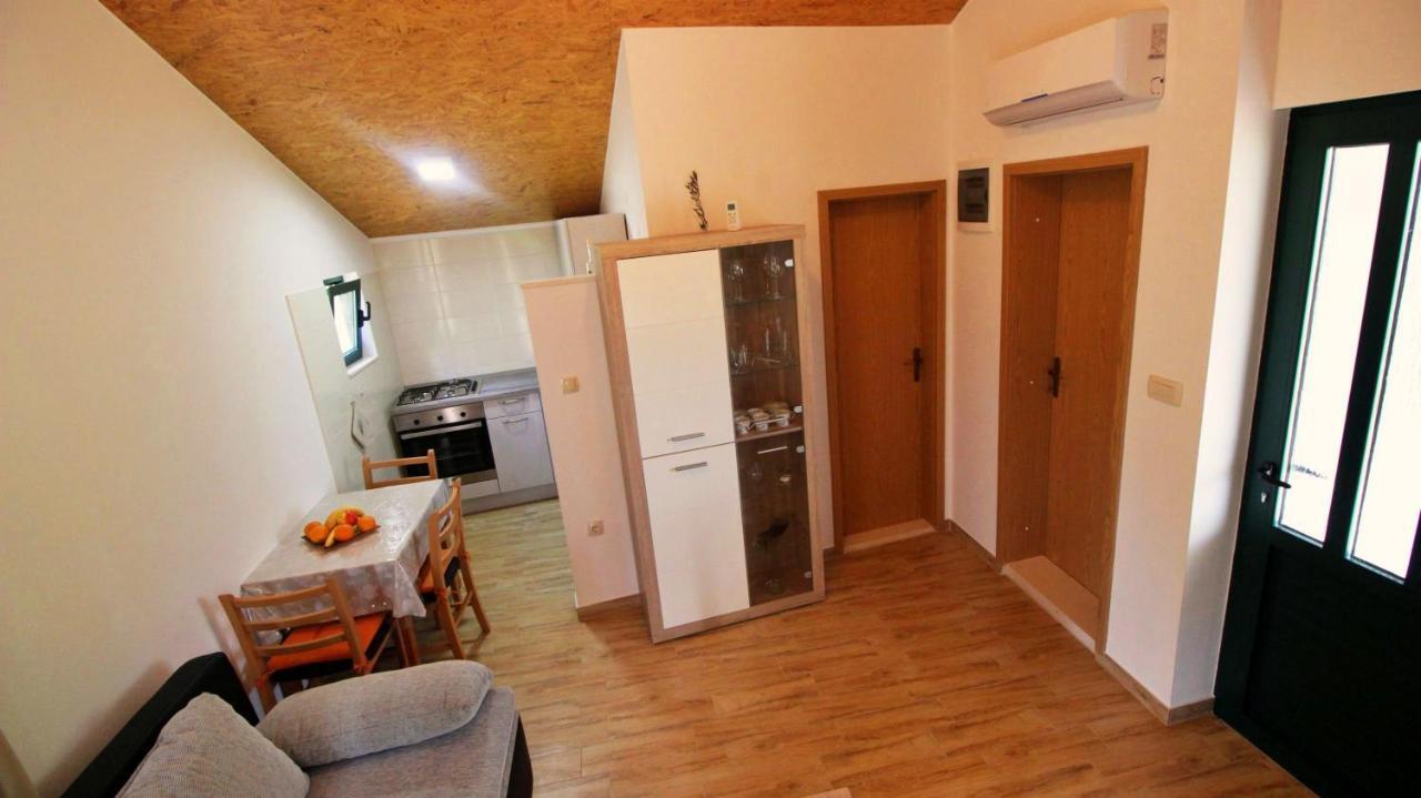 Holiday Home Jozo أوميس المظهر الخارجي الصورة