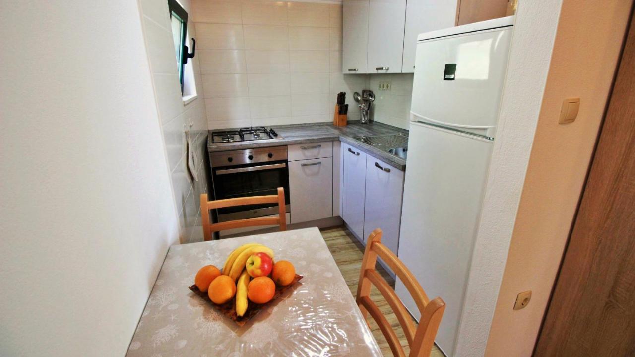 Holiday Home Jozo أوميس المظهر الخارجي الصورة